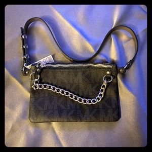 Black Belted fanny pack.